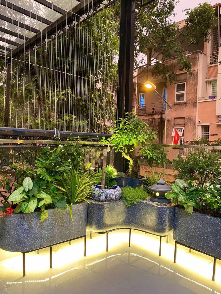 Chậu composite PVC FOAM ứng dụng trồng hoa ban công